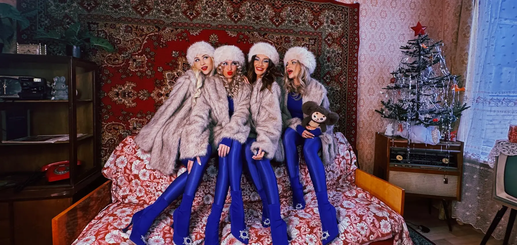 КОМБИНАЦИЯ — Мех и синий атлас